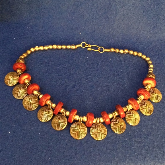 Statement necklace w/ metallic discs maroon beads - Picture 3 of 8